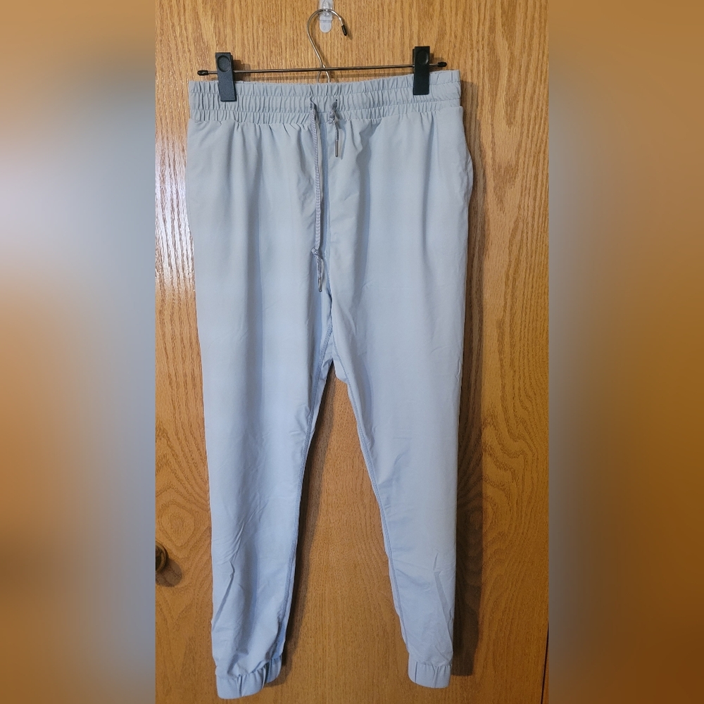 Zyia Active Light Grey Everywhere Zipper Joggers Size Medium